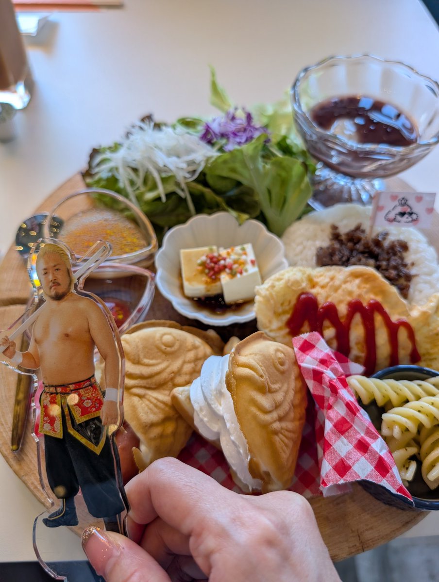 1日1道雄

やっちゃんのたい焼きのモーニングと道雄
ここホントに美味しい！
牛肉のそぼろご飯にたい焼き型の目玉焼き
小鉢もデザートもついてる
ふわふわタイプのたい焼きはソーセージとホイップの2つ
数量限定だから道雄来るまで残ってないんだ🥲

道雄、今日はそれなりにいこ（木曜）

#影山道雄