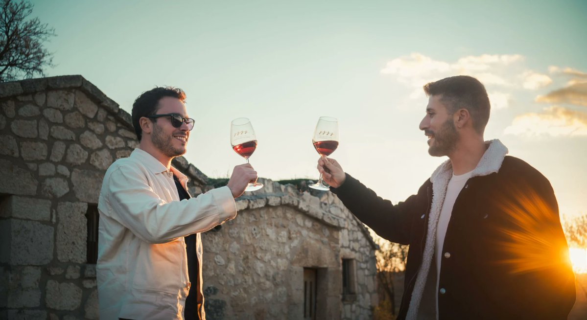 CDBodegas's tweet image. El eclipse solar llena los alojamientos de la Ruta del Vino Ribera del Duero en agosto - cuadernodebodegas.com/el-eclipse-sol… - #agosto #eclipsesolar #RiberadelDuero #RutadelVino - #Enoturismo