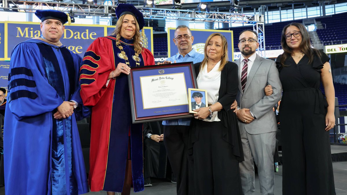 Miami Dade College tweet media
