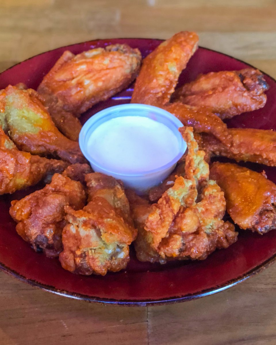 AngiesPizzaChi's tweet photo. Wings on a Wednesday? Why not?? 🍗🍗🍗 
Pair your wings with some pizza or a burger! There's lots to try here at Angie's so stop by and explore the rest of our menu!

#angiespizzachi #southsidechicago #chicagopizzeria https://t.co/xPLrU8b7SP