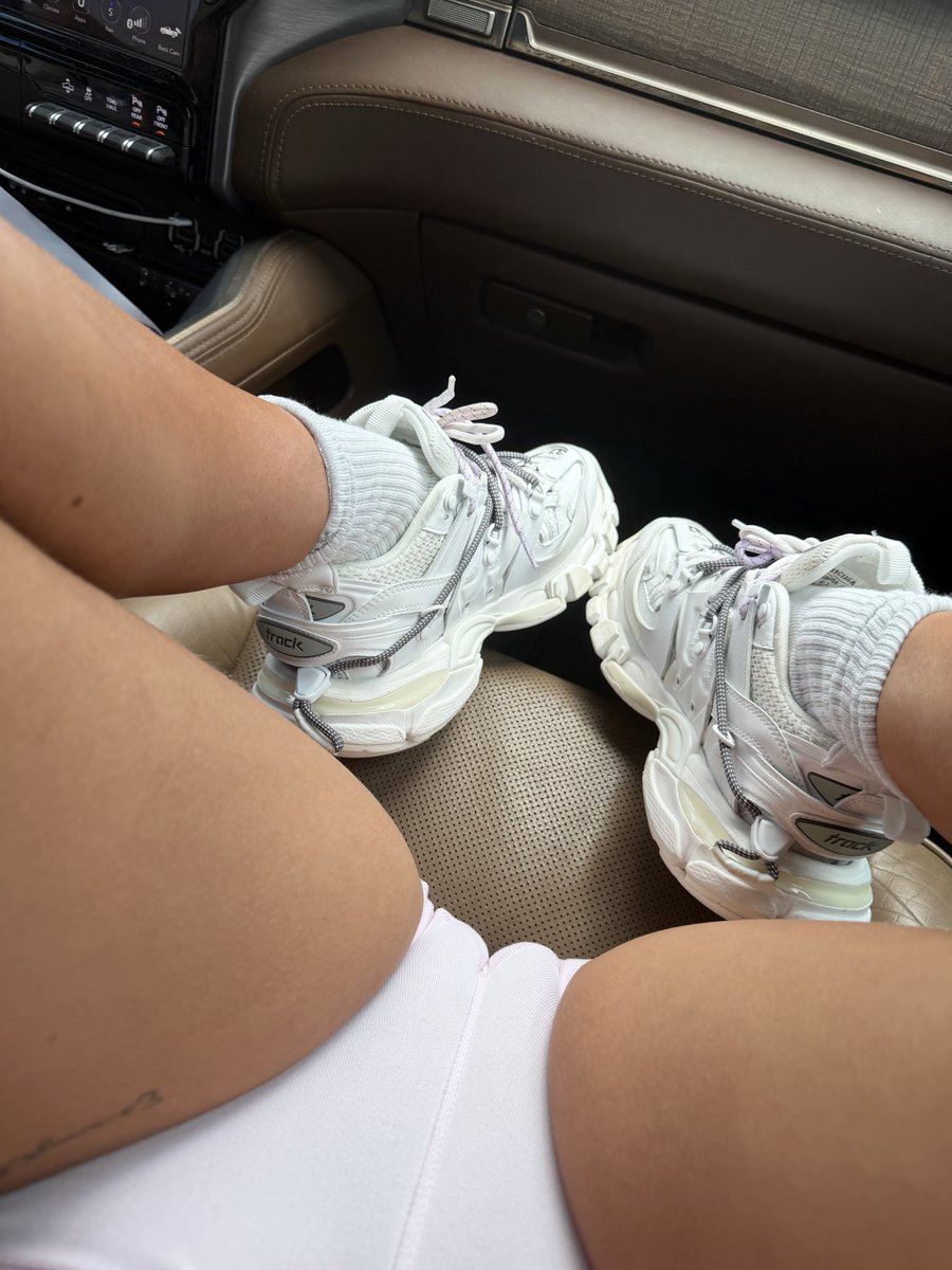 BunniCicii's tweet photo. You like my camel toe ? 👅👅 https://t.co/N9dk4LzQ82