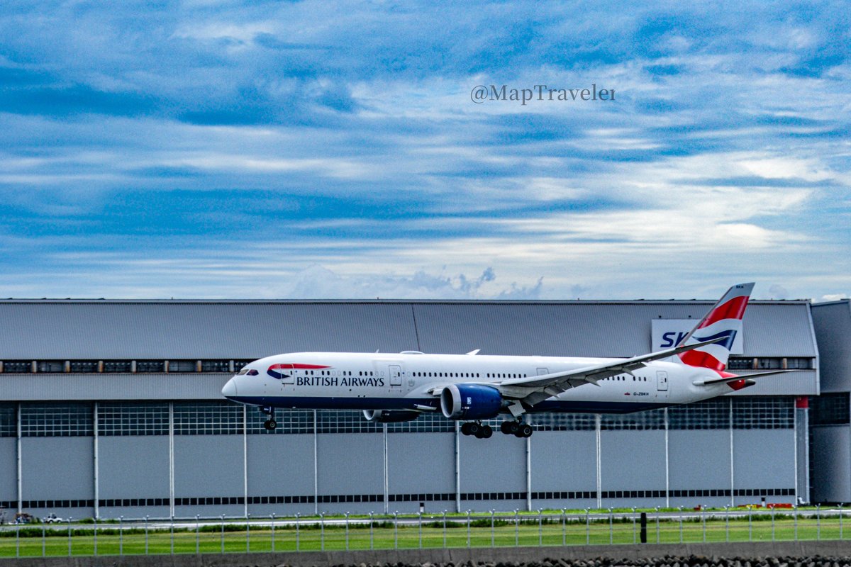 Traveler25889M's tweet image. #羽田空港 #HND #airlines #fujifilm
#写真が好きな人と繋がりたい 　
August-13-2025 
Haneda Airport （Soramunado Terrace）　
British Airways（G-ZBKH）
Boeing B787-9　
Land on the runway-A　

FUJIFILM X-H2
XF150-600mmF5.6-8 R LM OS WR
F14　1/800　M　ISO800　225mm