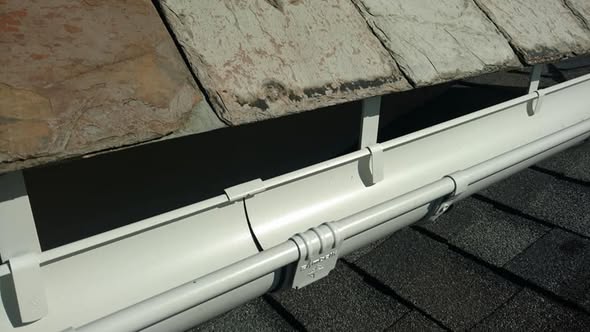 WorldGutter's tweet photo. Classic contrast done right 🤍🖤
A crisp white gutter system paired with a timeless slate roof.. Installed by Jason Klemm Slate and Copper Roofing LLC

See our full list of products at https://t.co/4IVk3bL1Gd

#SlateRoof #GutterSystem #ExteriorDesign #TimelessStyle https://t.co/EJCvcvqESf