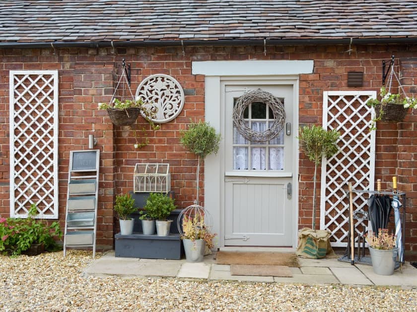 scateringcouk's tweet image. Indulge in the romance of The Nest, steeped in luxury in an idyllic country setting.

🛁 Hot tub
📍 Wrenbury, Cheshire

selfcatering.co.uk/england/cheshi…

#Wrenbury #Cheshire #HotTub #HolidayCottage #SelfCatering