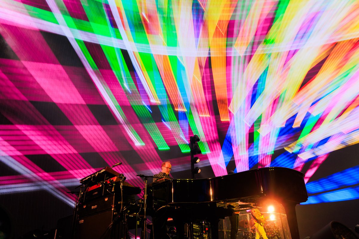 LivePhish's tweet photo. Only three Sphere shows remain 🌐 Catch every show live on @LivePhish starting tomorrow at 7:30PM PT → https://t.co/5qSvZFDbRD. Choose from individual nights in HD or 4K, or save with three show weekend passes and the complete nine-show run. 

📸 Rene Huemer https://t.co/o8jW8sIkYw