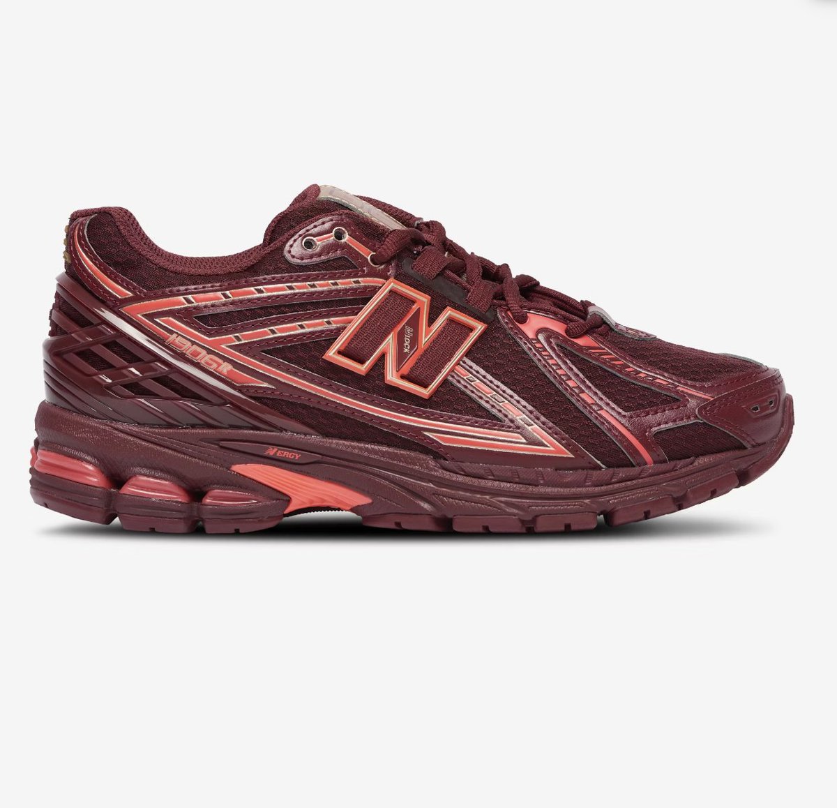 SNKR_TWITR tweet media