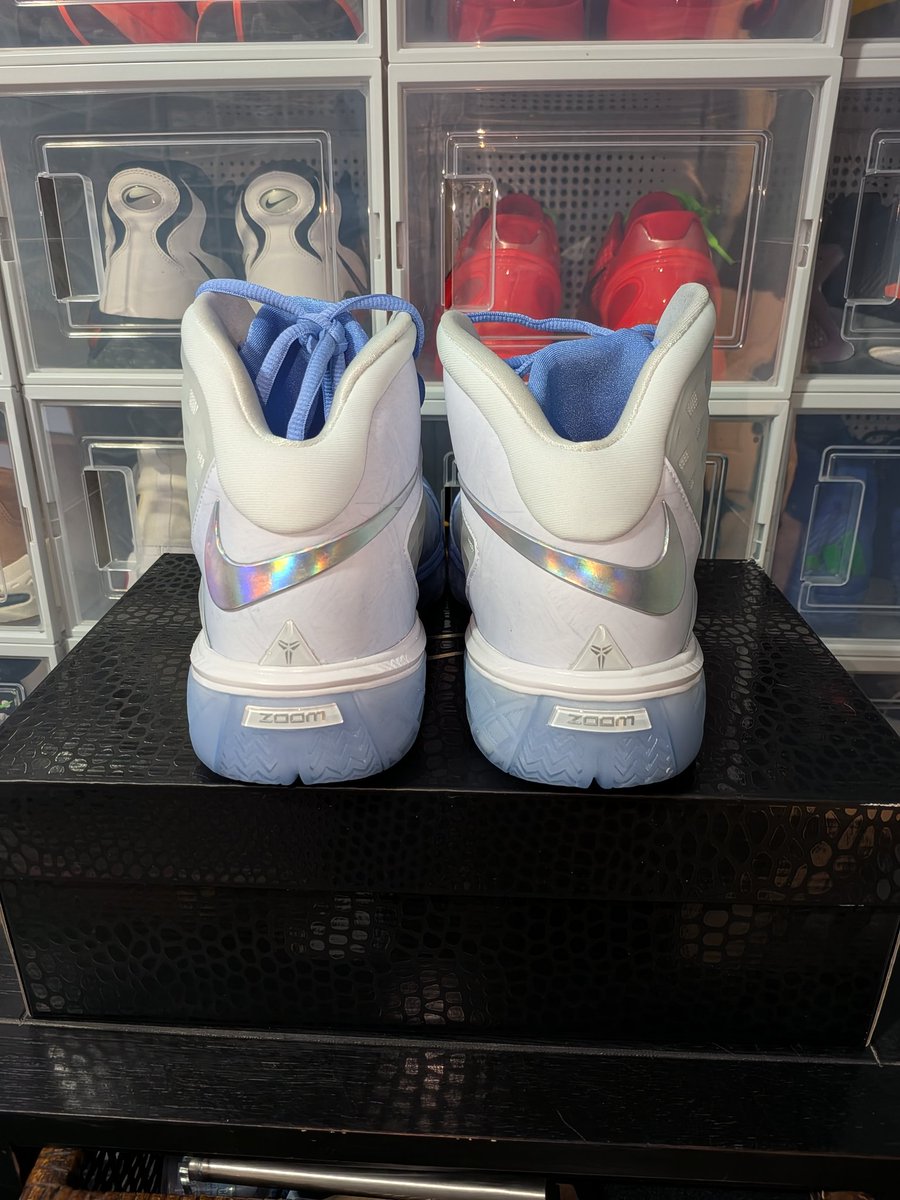 the15six's tweet image. Newest addition to the collection: the Nike Kobe 3 Protro "Christmas." I love them so much for ball, I'm getting every colorway.
#sneakers #sneakerhead #sneakerlife #kobe3protro #basketball