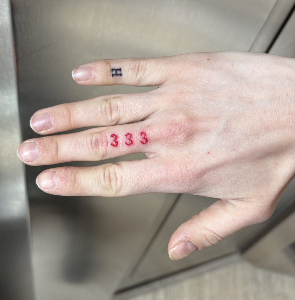 s a s c h a 🪳 tweet media