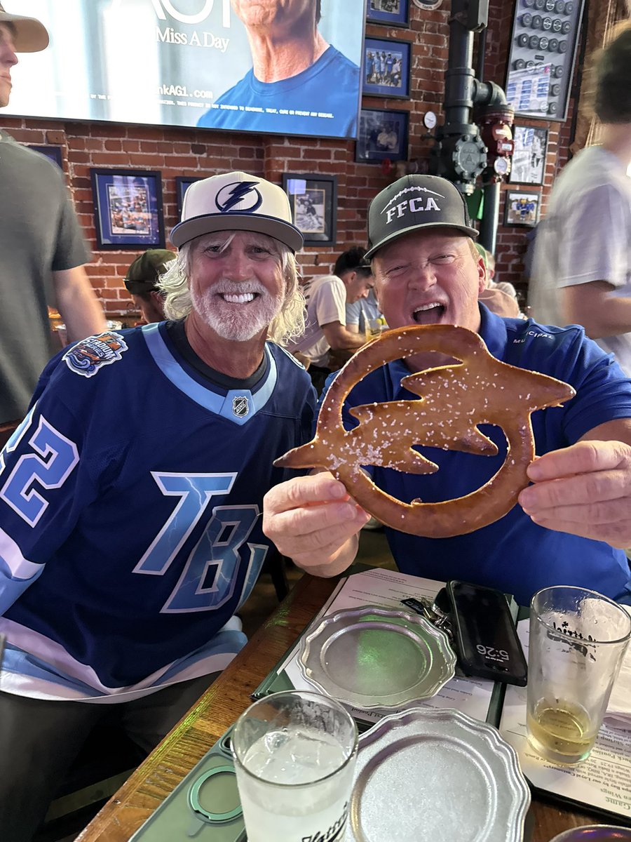 BarstoolGruden's tweet photo. Hattricks with the owner Steve!!!

Hockey night in Tampa!!! https://t.co/e14gu10jXM