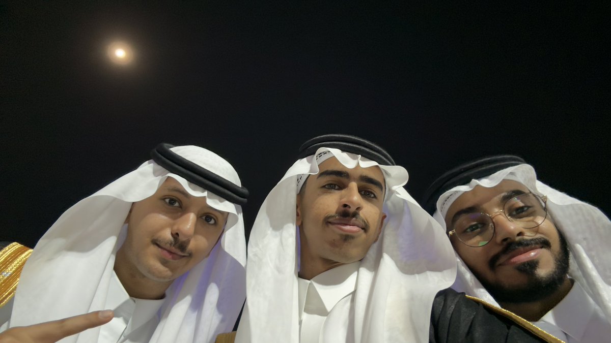 عِز. tweet media