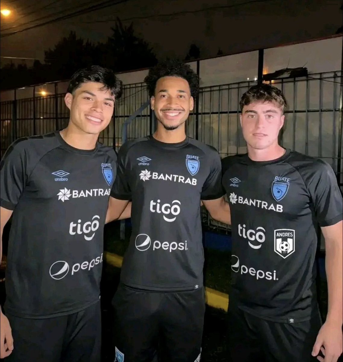 AntorchaDeporte's tweet photo. Olger Escobar, Arquímides Ordóñez, Matt Evans son casi fijos para la convocatoria en los partidos de la Selección de junio, contra la República Checa en Nueva Jersey, Ecuador en Columbus Ohio y Austria en Pasadena California. Fogueo internacional previo al Mundial 2026 https://t.co/vrxRvXeijO