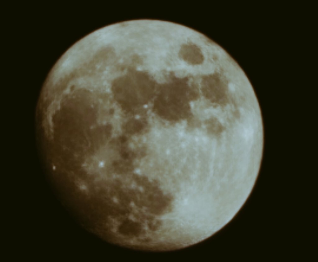 Astronomer Dan tweet media