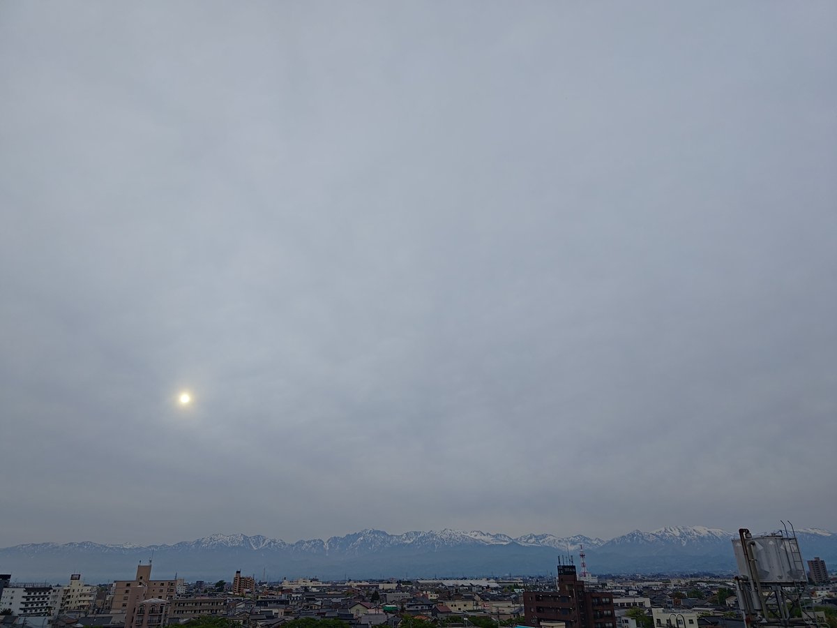 JH9ZAF's tweet photo. おはようございます
4/30 7:00 立山山頂 くもり
気温計、東カメラ停止中
全カメラ着雪
皆様どうかご安全に
#JR9VQ 6~21時稼動予定(予告なく変更(延長・停止)する事あり)
#立山山頂RPT 特小L18-24 24h稼動 ※空中線損傷
#立山山頂DPT デジコミ14ch-gr27 空中線折損 停止中 https://t.co/SV3Bx2Z2eZ