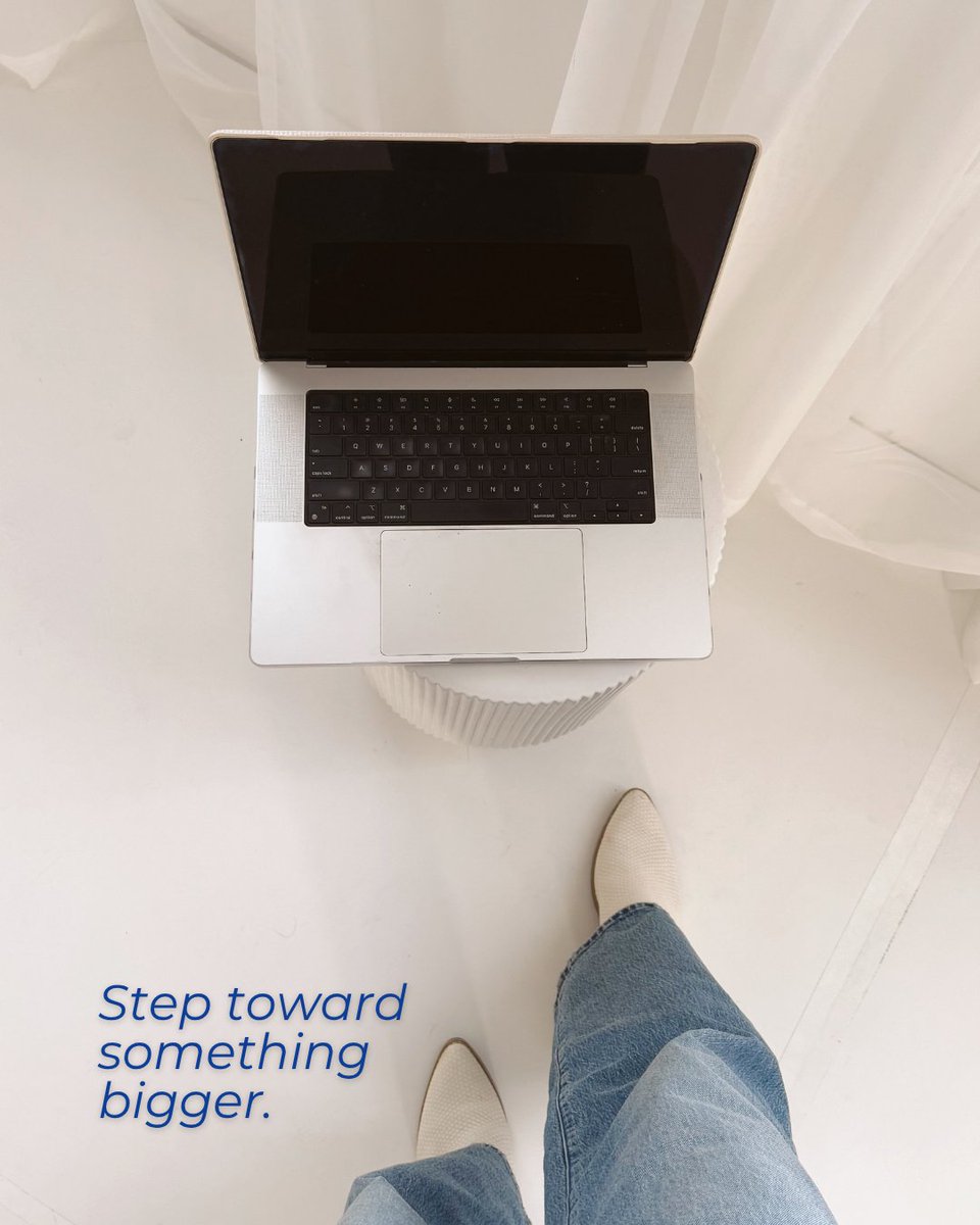 ClrVisionComm's tweet image. Every career starts with small, intentional steps that lead to something bigger. At Clear Vision Communications, we value the process behind the progress. Keep taking the next step forward.  👏
-
#growthmindset #careerdevelopment #keepmovingforward