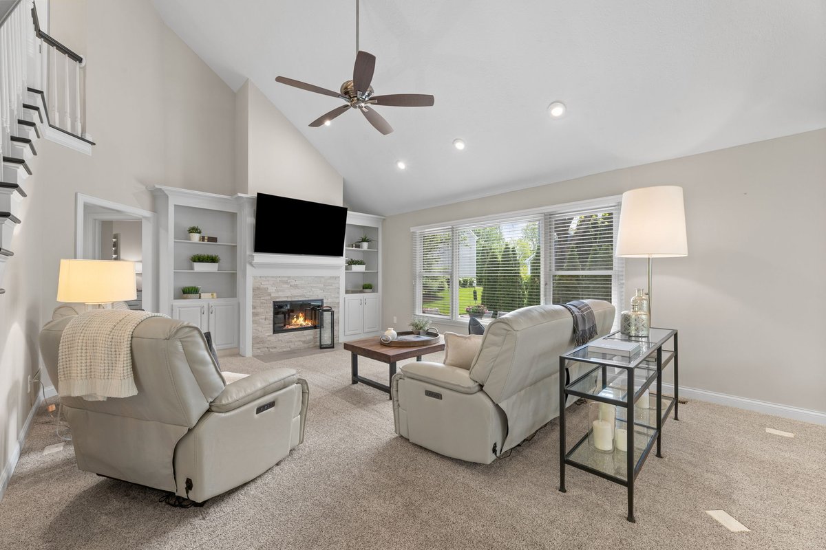 Shoot2SellCbus's tweet image. 🏡Welcome to this beautifully maintained Romanelli &amp;amp; Hughes home in the highly desirable Highland Lakes community!

📍5836 Ridgewood Ave. Westerville, OH 43082

Presented by Sandy Raines and Elia Hughes, The Raines Group, Inc.!

#newlisting #westervilleohio #westervilleohiohomes