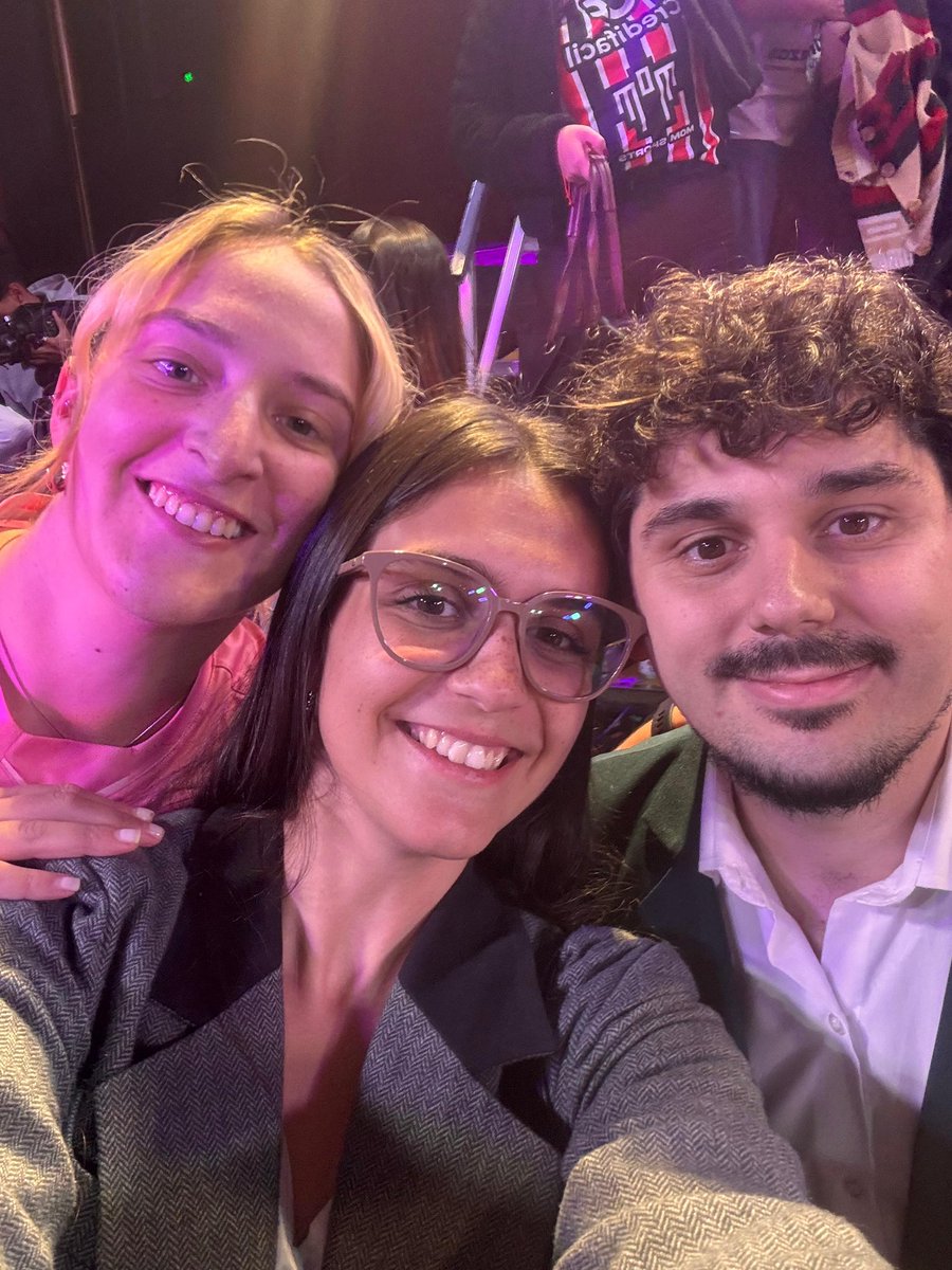 Leiva tweet media