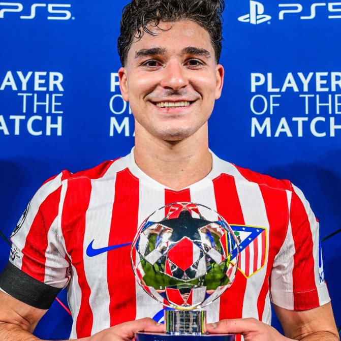 eurofootcom's tweet image. 🇦🇷🥇 𝐎𝐅𝐅𝐈𝐂𝐈𝐀𝐋 | Julian Alvarez (26) is the FASTEST ever Argentine player to score 25 goals in the UEFA Champions League, surpassing Lionel Messi. It took the Atletico Madrid forward just 41 matches. ✨