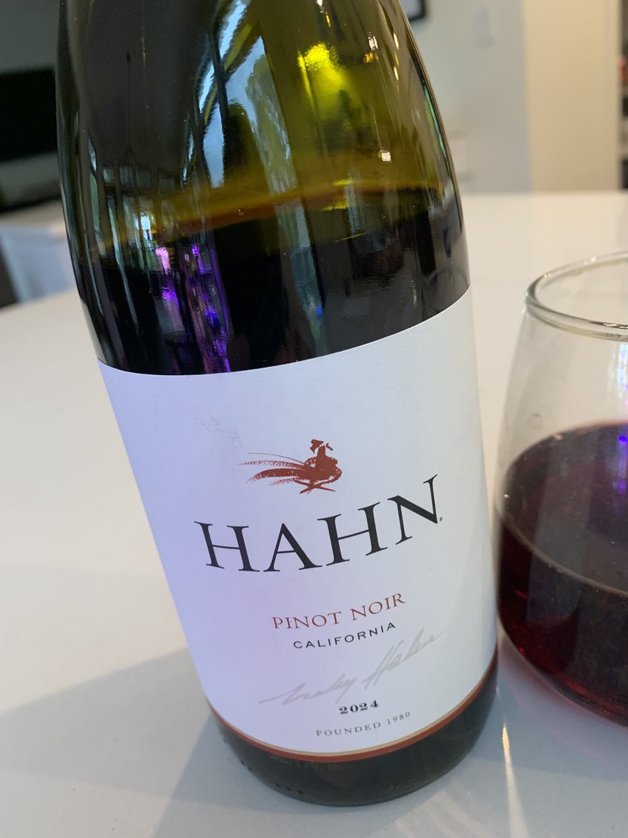 SipsandStuff's tweet image. #WineWednesday