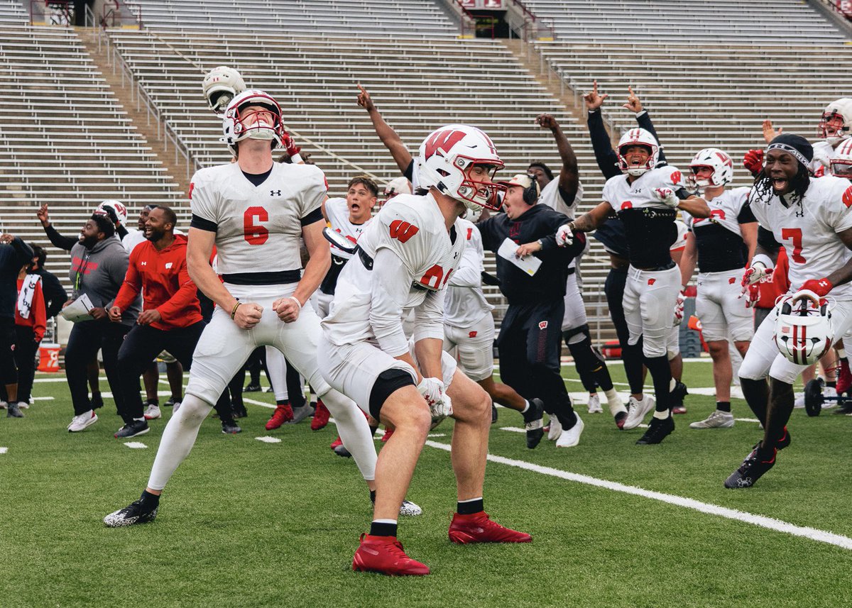 Wisconsin Football tweet media