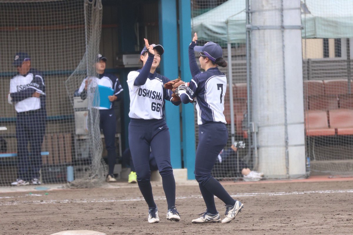 doshisha_soft_'s tweet photo. 【春季関西学生ソフトボールリーグ戦】
📍園田学園大学
　VS  関西大学　0-1  ⚫️

本日の試合は、初回に先制を許しはしたものの、投手の踏ん張りもあり最小失点に抑えましたが、チャンスを掴めず得点を勝ち取ることができませんでした。
次戦を勝ち切れるよう、残りの時間で練習に励んでまいります。 https://t.co/VKHYbEpVpL