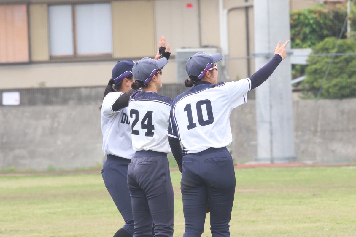 doshisha_soft_'s tweet photo. 【春季関西学生ソフトボールリーグ戦】
📍園田学園大学
　VS  関西大学　0-1  ⚫️

本日の試合は、初回に先制を許しはしたものの、投手の踏ん張りもあり最小失点に抑えましたが、チャンスを掴めず得点を勝ち取ることができませんでした。
次戦を勝ち切れるよう、残りの時間で練習に励んでまいります。 https://t.co/VKHYbEpVpL