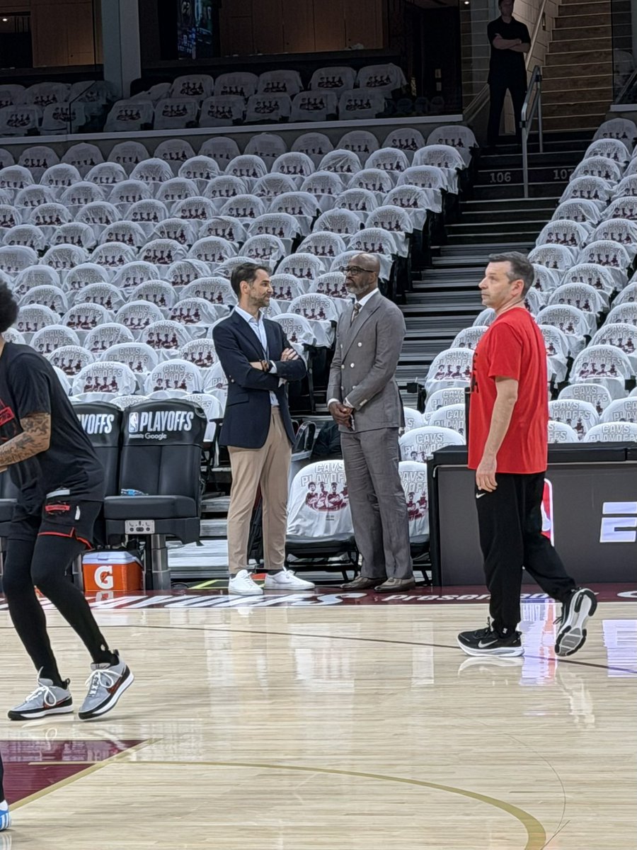 JLew1050's tweet photo. Raptors royalty @20_awill @JmCalderon https://t.co/1QdSueR8H1