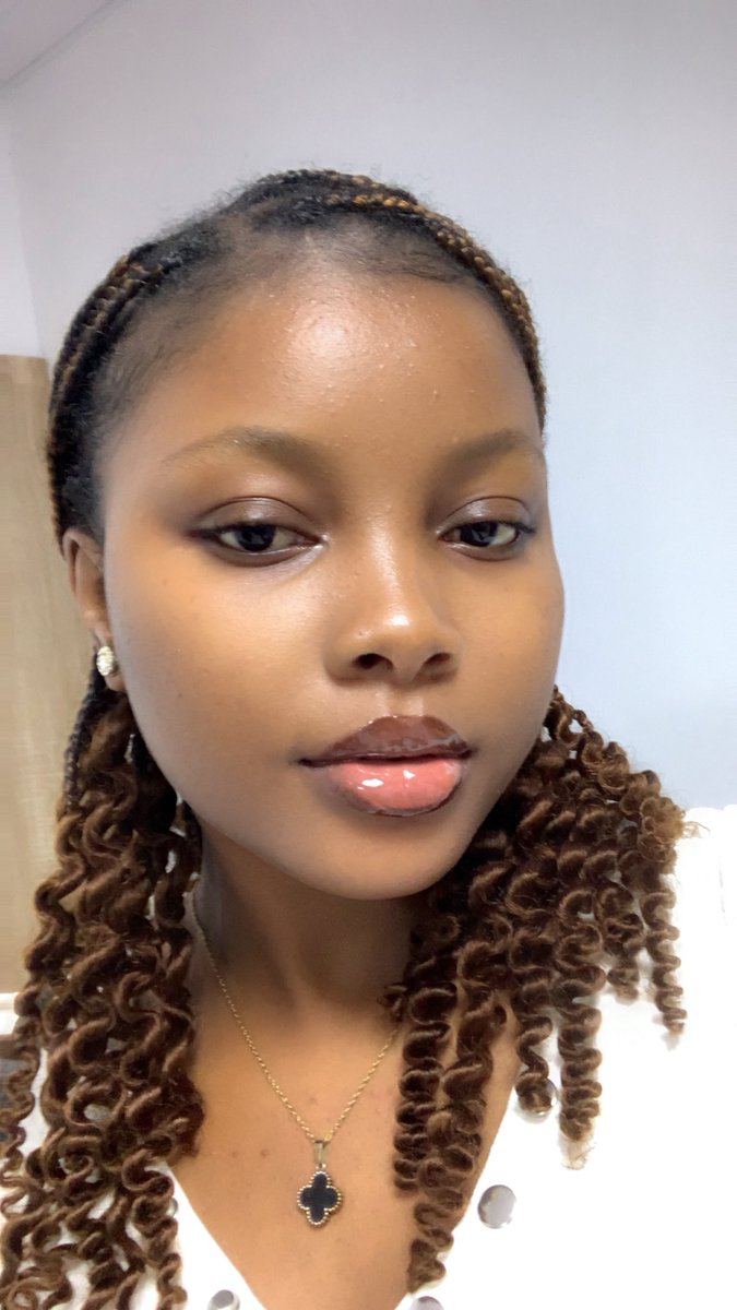 ScientistMadam's tweet photo. Even without Doing too much lip combo helps you elevate your looks 🌸✨ https://t.co/kSJdTJNoF7