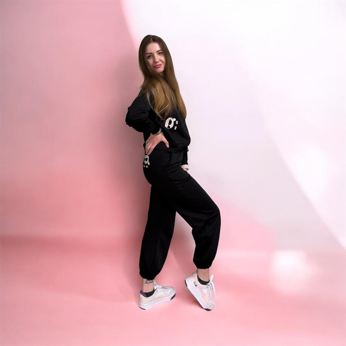 miss_annette_5's tweet image. День 160. Марафон стилю ❤️
Сьогодні — про комфорт, який виглядає дорого.
Чорний total look — це завжди безпрограшно:
мінімалізм, впевненість і трохи настрою “я знаю, що роблю” 😘

#styleinspiration #blogger #kharkivblogger #ukrainiangirl #рекомендаціі