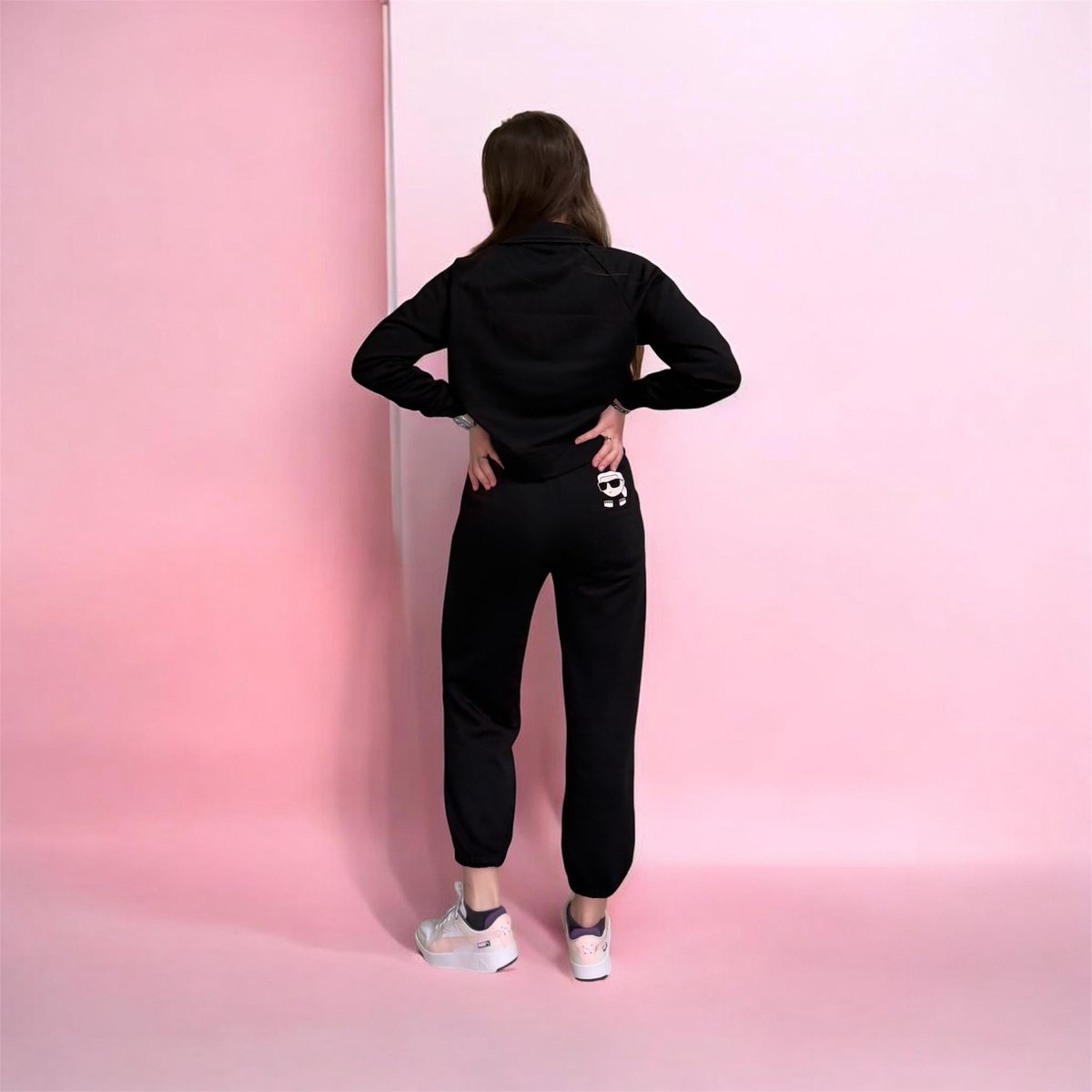 miss_annette_5's tweet image. День 160. Марафон стилю ❤️
Сьогодні — про комфорт, який виглядає дорого.
Чорний total look — це завжди безпрограшно:
мінімалізм, впевненість і трохи настрою “я знаю, що роблю” 😘

#styleinspiration #blogger #kharkivblogger #ukrainiangirl #рекомендаціі