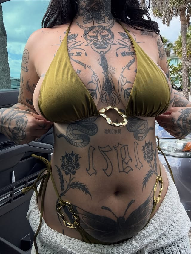 drowninsln's tweet photo. Your Mami both inside 𝐀𝐍𝐃 outside of the ring.  Eitha' kneel down, or get forced beneath me. 

I recommend the latter option, I love a good chase. https://t.co/8elz8iRqcI