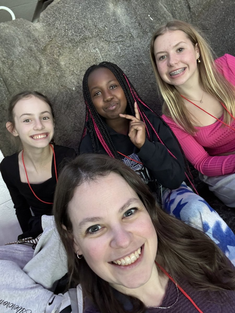 MrsPorterTMS's tweet photo. We loved the beluga whales and the pacific white-sided dolphins! 🐋 🐬 #sheddaquarium #besttripever #tmschicago2026 https://t.co/E2QIeXpwZc