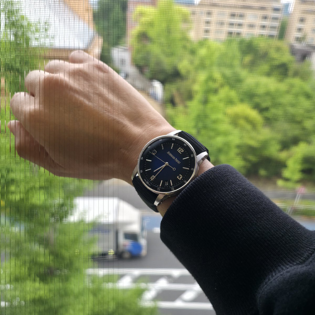 loewe0220's tweet image. みなさん、
おはようございます🙋‍♂

昨夜、1つ頼むと1つ無料のナンカレーセットを
オーダーしたら「あと200円で送料無料」となったので
追加でナンをオーダー

なぜか
カレーが4つ、ナンが5枚届きました😔

#Code1159
#audemarspiguet
