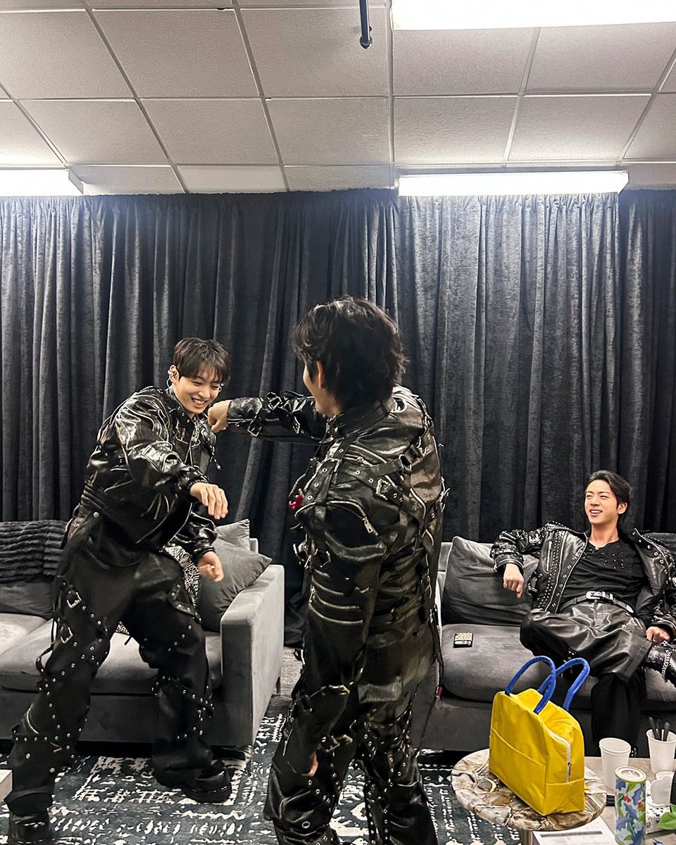 JK49875513's tweet image. おはようございます🐹
今日は母の病院付き添い🚙
ジンくんたちは元気かな
まだタンパ？！
移動したかな？！
毎回LIVEを思い切り楽しんで笑顔のジンくんみてにニヤニヤ🩷
今日は時間的難いけど
色々情報が楽しみだ～👍
今日も無事で🛐 #BTS_WORLDTOUR_ARIRANG_tampa #방탄소년단진 #JIN #진 #BTS