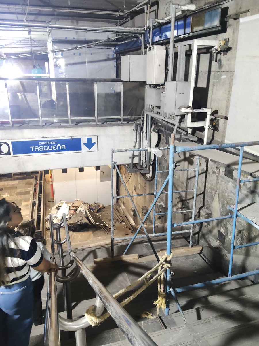 CasSan_Diego's tweet image. Que se note la imperiosa necesidad de querer dejar "bonito" lo que por años lleva estando muy mal.
Digo es para que los turistas lo disfruten, como nosotros tendremos que estar en casa de acuerdo con @ClaraBrugadaM.
En fin @MetroCDMX será un lugar cool para los visitantes.
#metro