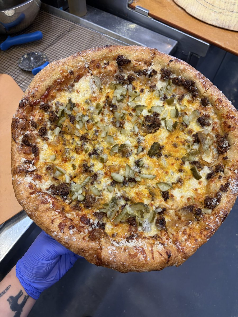 cheeseburger pizza :p