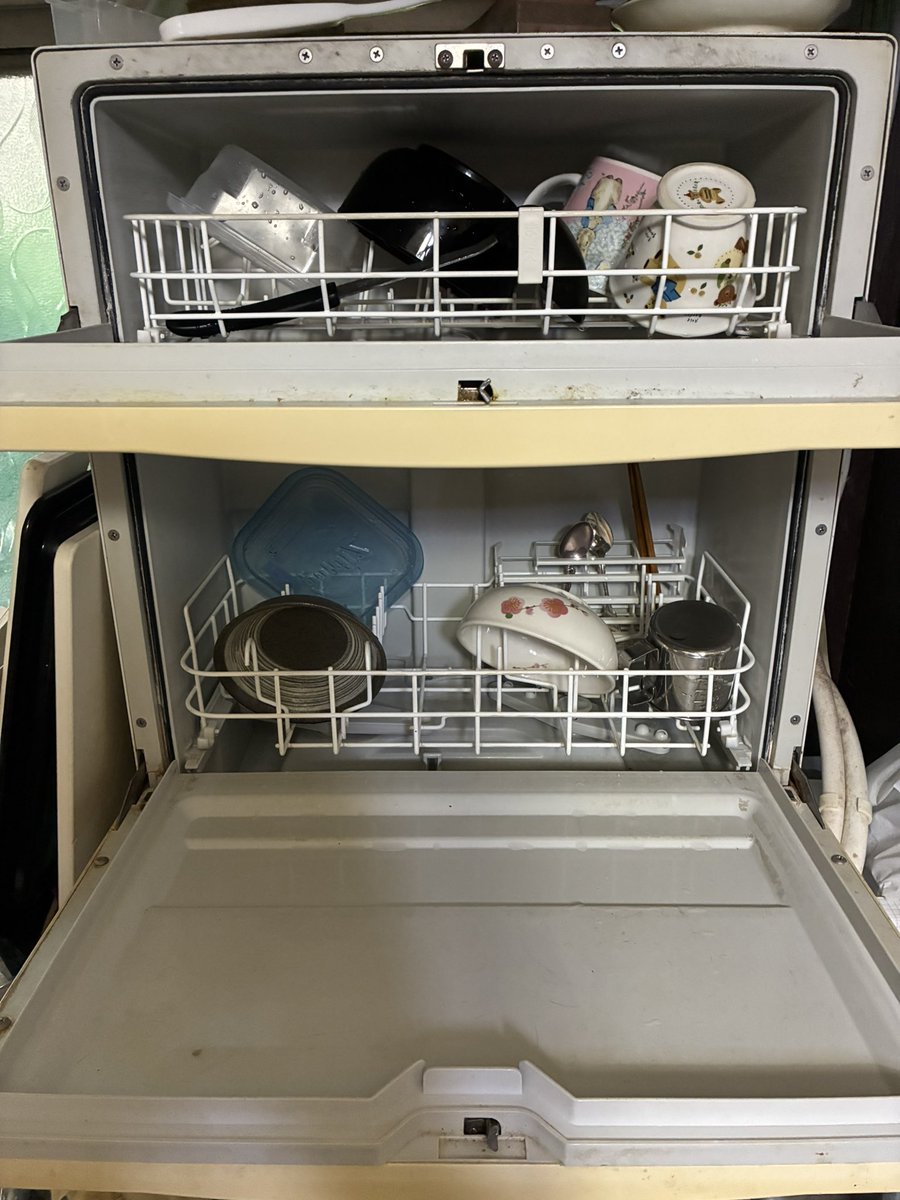 St47GIfdjZYSUTM's tweet image. #Dishwasher 
#Toto 
Toto EUD510 dishwasher （white）purchased 2006. It has been used for 20 years almost everyday.

It has electrical heater, but hot water from bath boiler can be utilized to save heating time and electricity. 

Fast mode allows 8min quick dish washing.