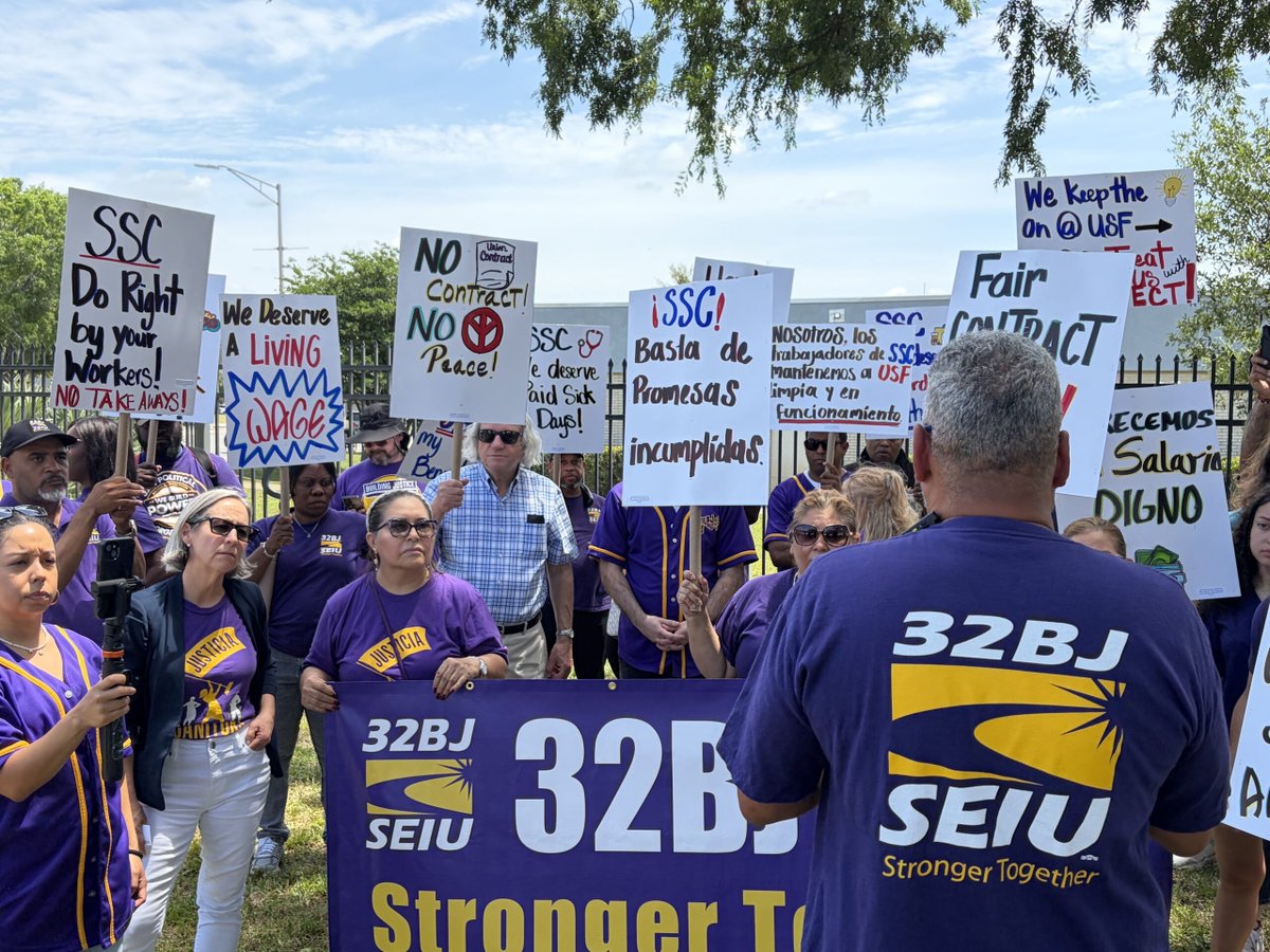 wmnf's tweet image. Custodial workers at USF rallied during ongoing contract negotiations, calling for better pay and more affordable healthcare as their union pushes back against what they describe as inadequate raises and rising out of pocket costs  

Read more below 👇

#WMNF #USF #TampaBay