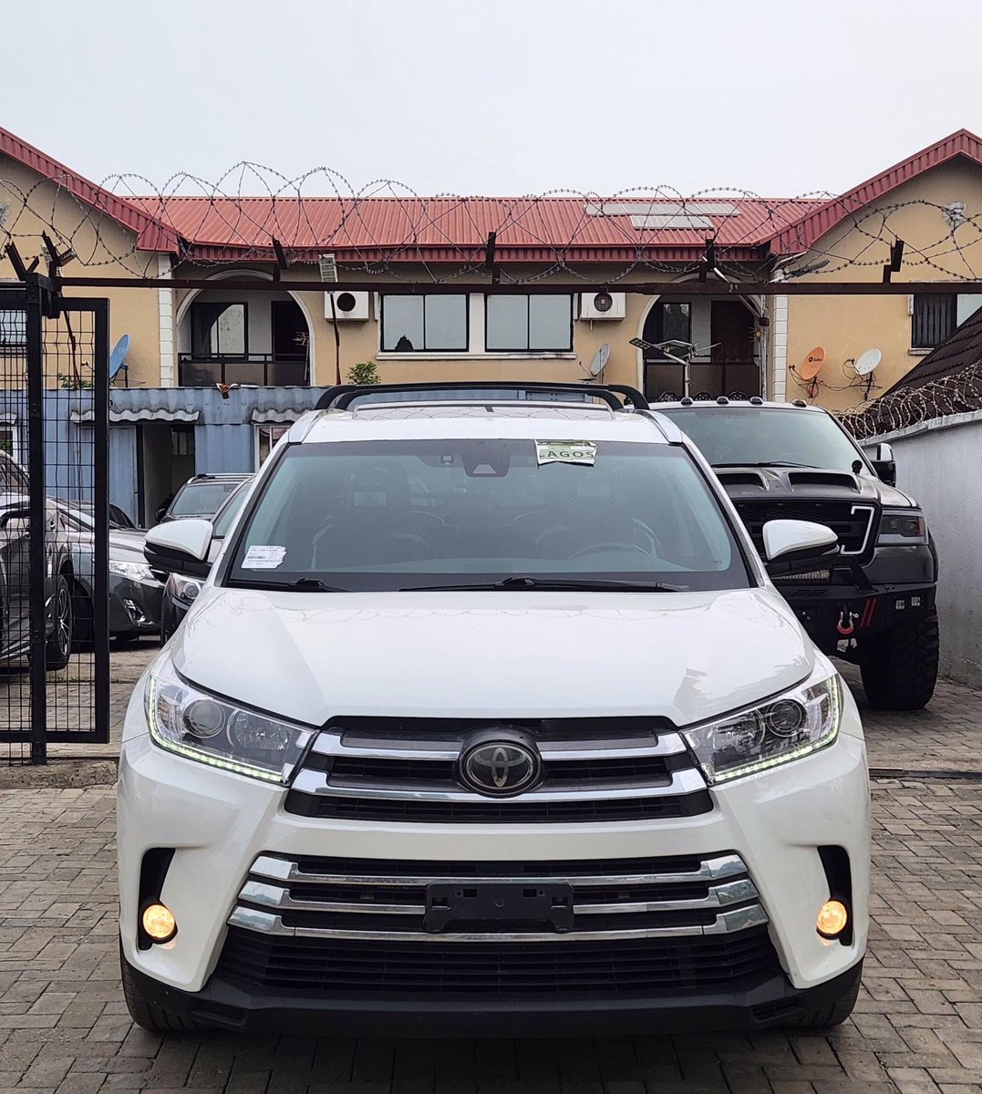 Monsterautos's tweet photo. M O N S T E R   A U T O S Z 🚘😈

TOYOTA HIGHLANDER (LIMITED)
* Foreign Used 🇱🇷 
* Year 2018
* Thumbstart 
* Captain Seats
* Blind Spot Monitor (BSM)
* Proximity sensors active 
* Mileage: 87,188Miles

Festac, Lagos

Price: 35M
Call or text: 09070412999, 07046928186 https://t.co/xfJ05jnl85