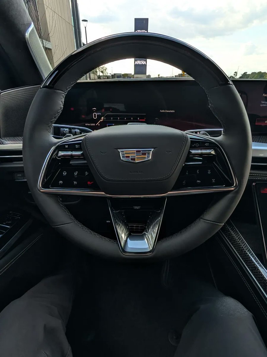 nocarcontext's tweet photo. CADILLAC ESCALADE V-SERIES 🤍🤍 https://t.co/dbhLzv2EMm