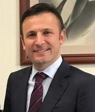 cengizaksan's tweet photo. Olması gereken oldu, teamül geri döndü. 

Eski Personel Genel Müdürü Nedim Akmeşe Vali olunca, Genel Müdür Yardımcısı M. Gökhan Zengin'in genel müdür olacağı bekleniyordu ve teamüller de hep bu şekilde olmuştu. Ancak Aziz Yıldırım bu göreve getirilmişti.

Bu kararname ile hak yerini bulmuş oldu.