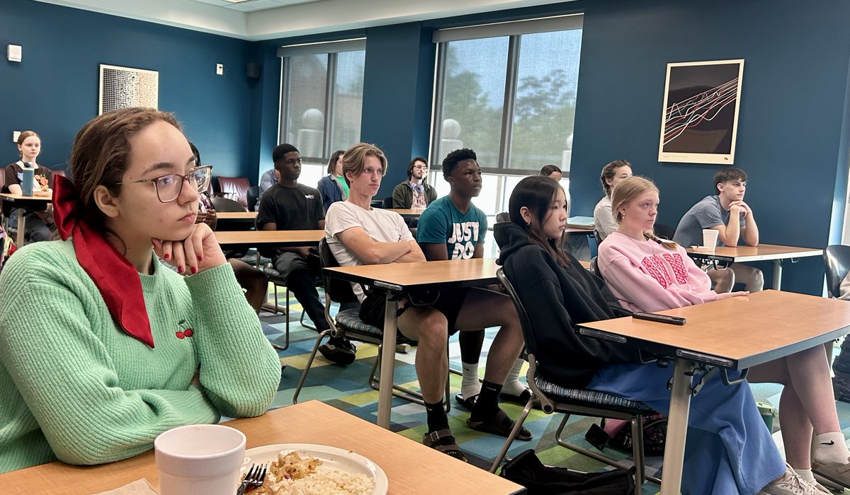 ASMSDragons's tweet photo. Practicing professionalism. 💼✨
Our students had the opportunity to hear from Sarah Bumgarner of Transworld Business Advisors who gave an engaging presentation called "You are the Brand: Work Ethic, Reputation and Opportunity." Students then put her lessons into action through mock interviews. Big thanks to Ms. Bumgarner for an awesome session!