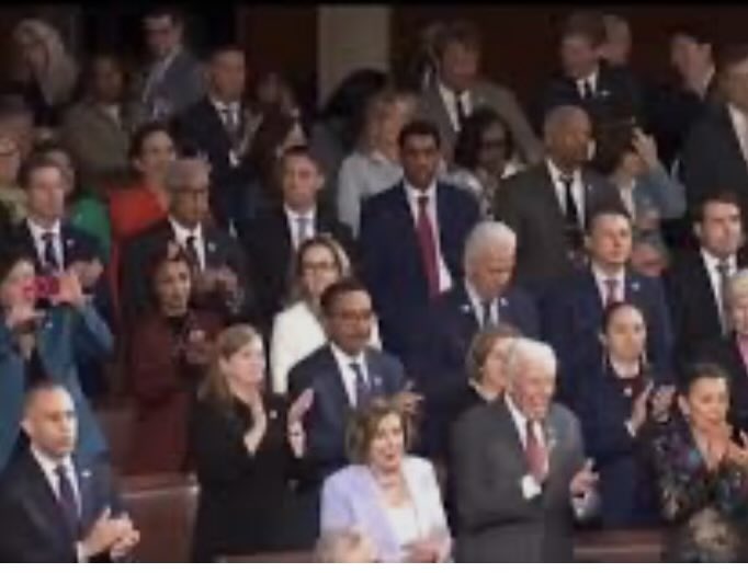 morg72876's tweet image. Sooooo the @TheDemocrats went from NO Kings to Some Kings real fast. Weird!!!
#nokings