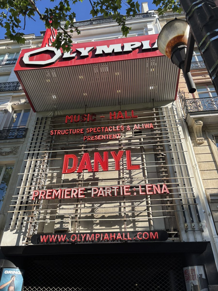 4coline4's tweet photo. JOYEUX  1 AN DE L’OLYMPIA MES ZMIGITOS, LE GOUMIN EST FORT 
@danylchulo prochaine étape le Zénith 🙏 https://t.co/8qRu2Mlrsf