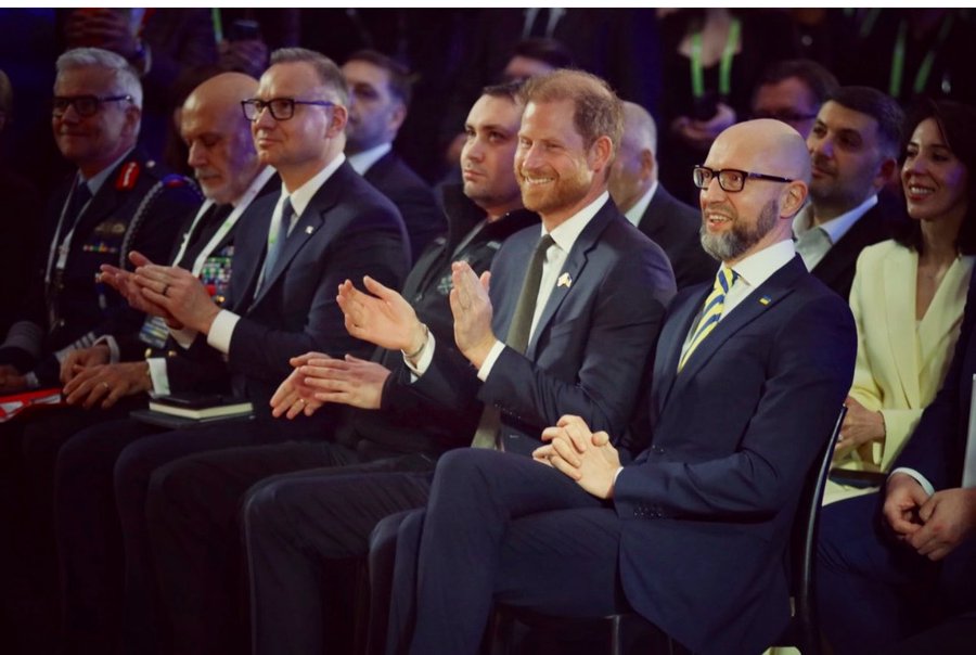 MimiRoche tweet media