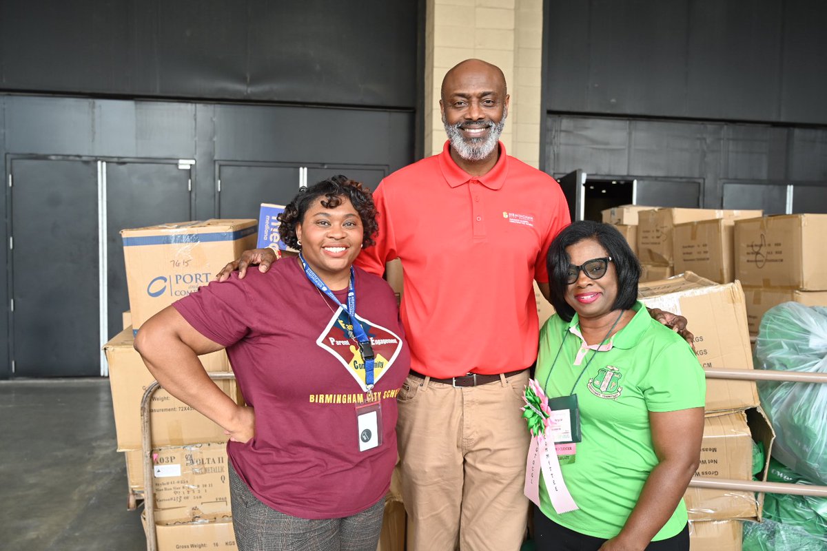 BhamCitySchools's tweet photo. Thank you @akasorority1908 for assembling 11,000 Power Packs and @cityofbhamal &amp; @bhamfirerescue for helping us load them out! These will go to scholars in need on Friday! #SuccessStartsHere 🍓🧀🍜 https://t.co/Dw4mkQqbNy