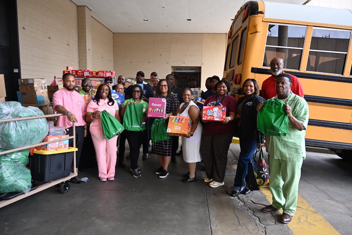BhamCitySchools's tweet photo. Thank you @akasorority1908 for assembling 11,000 Power Packs and @cityofbhamal &amp; @bhamfirerescue for helping us load them out! These will go to scholars in need on Friday! #SuccessStartsHere 🍓🧀🍜 https://t.co/Dw4mkQqbNy
