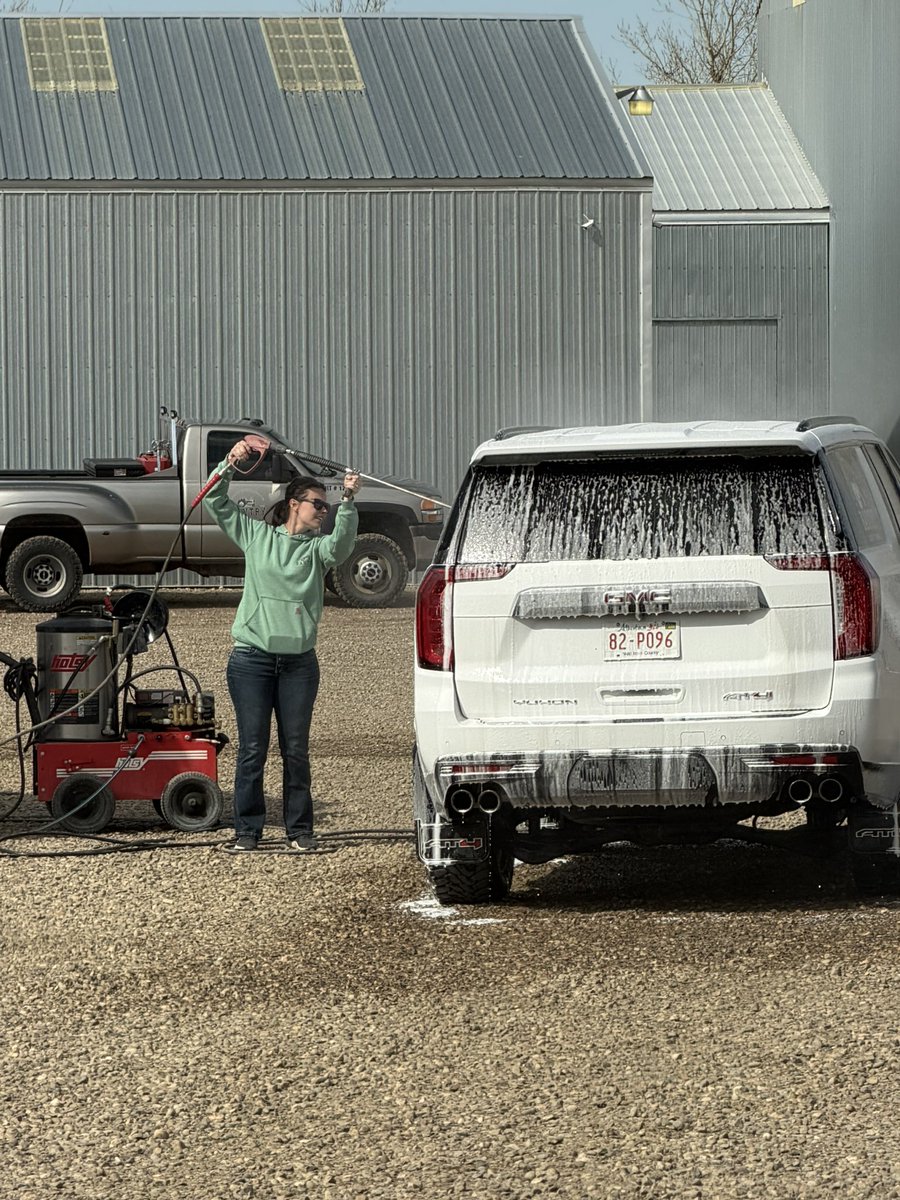 BantrySeedFarms's tweet image. Caught a rare occasion.  Wifes washing her vehicle. Lol.  Have a great day everyone #Agtwitter
