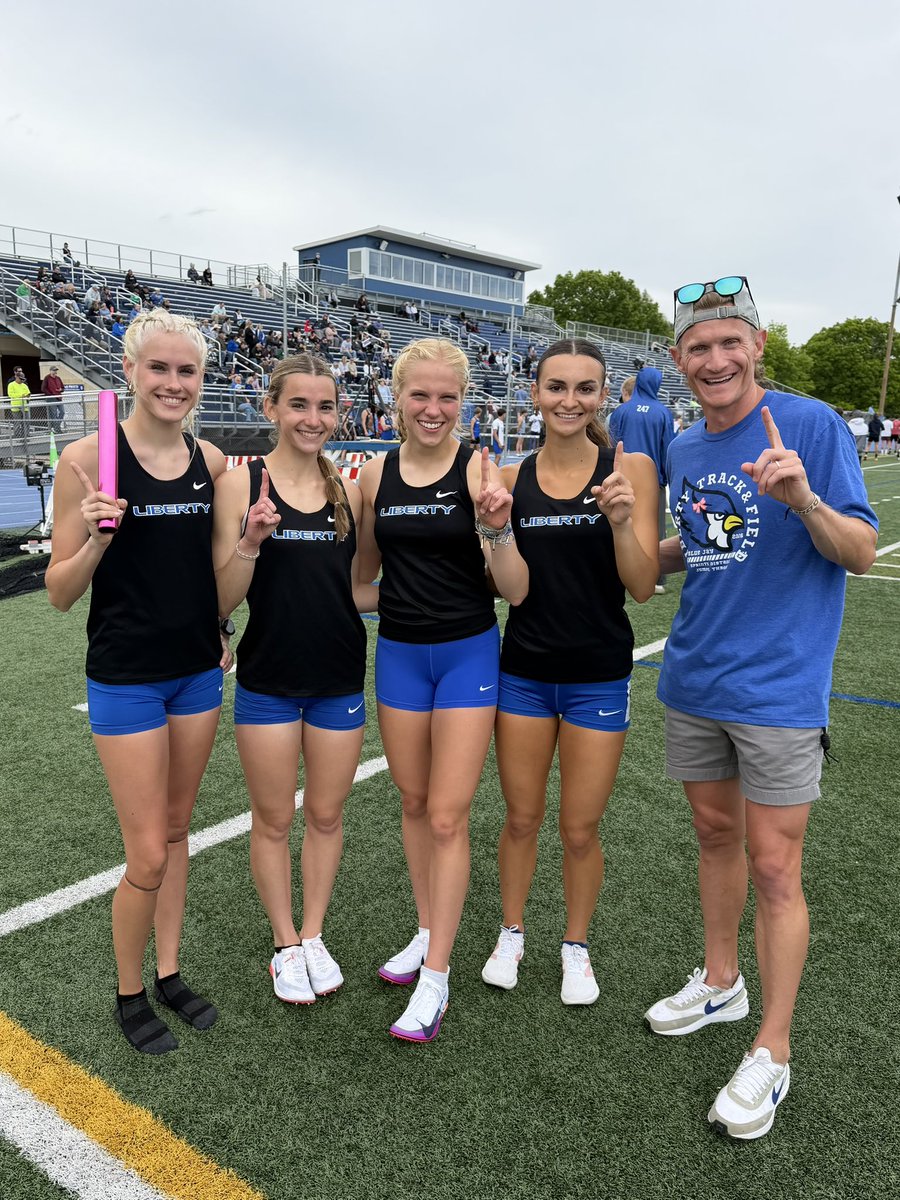 MrEnglishLHS's tweet photo. 🚨SCHOOL RECORD🚨

4x800 // 9:09.10

🎀 Caleigh Brownfield
🎀 Blake Rogers
🎀 Tessa Perdue
🎀 Lily Hurt https://t.co/m13ZSJ0Nc8