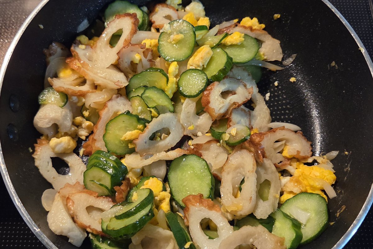 AS1GfK2hd079b3H's tweet image. ちくわきゅうり卵炒め
#料理男子　#Cooking