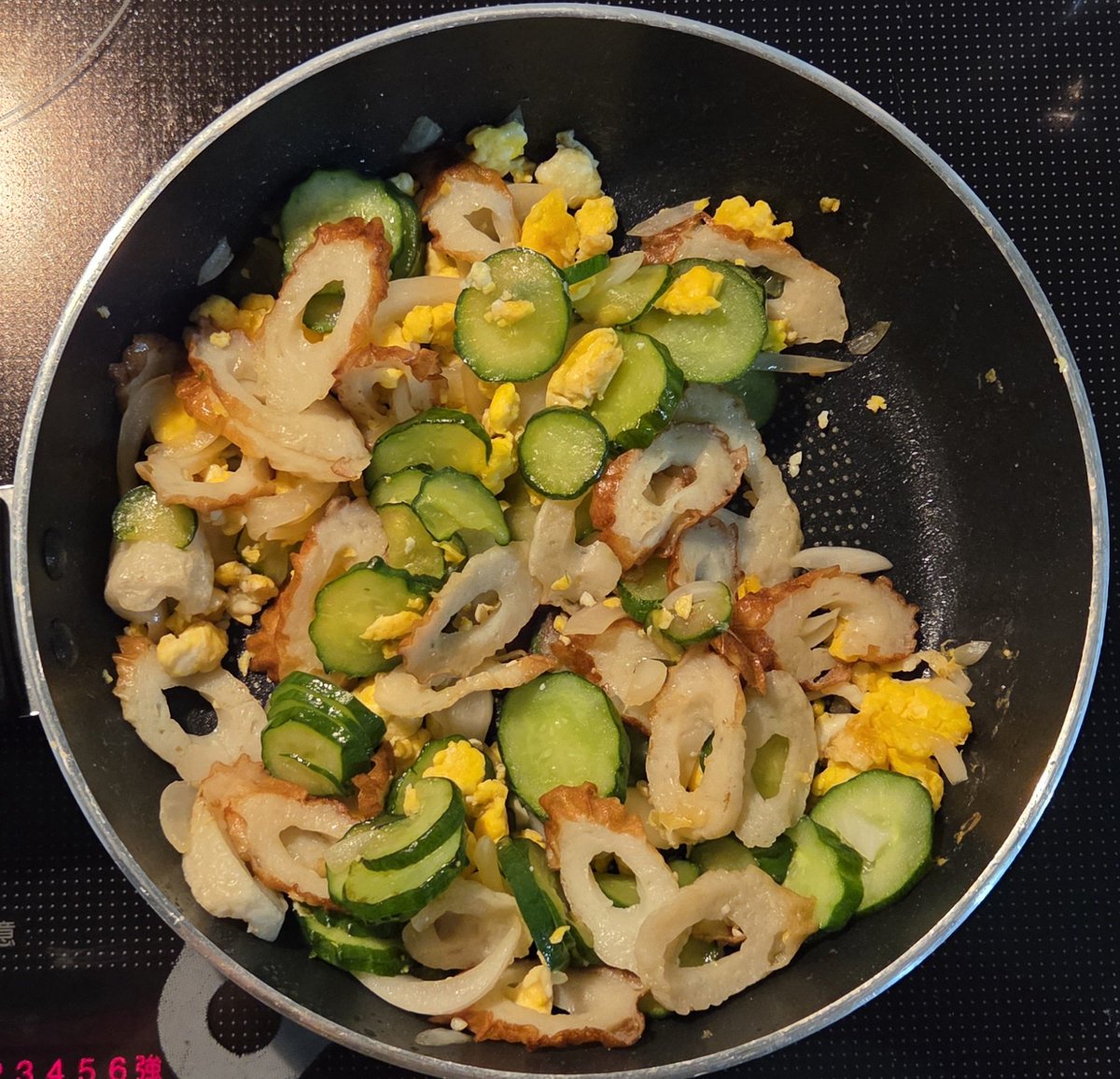 AS1GfK2hd079b3H's tweet image. ちくわきゅうり卵炒め
#料理男子　#Cooking
